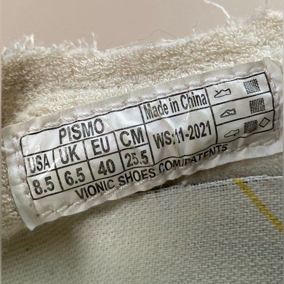 Vionic Beach | Size 8.5 Women’s All Over Print Pismo Canvas Sneakers - Picture 3 of 6